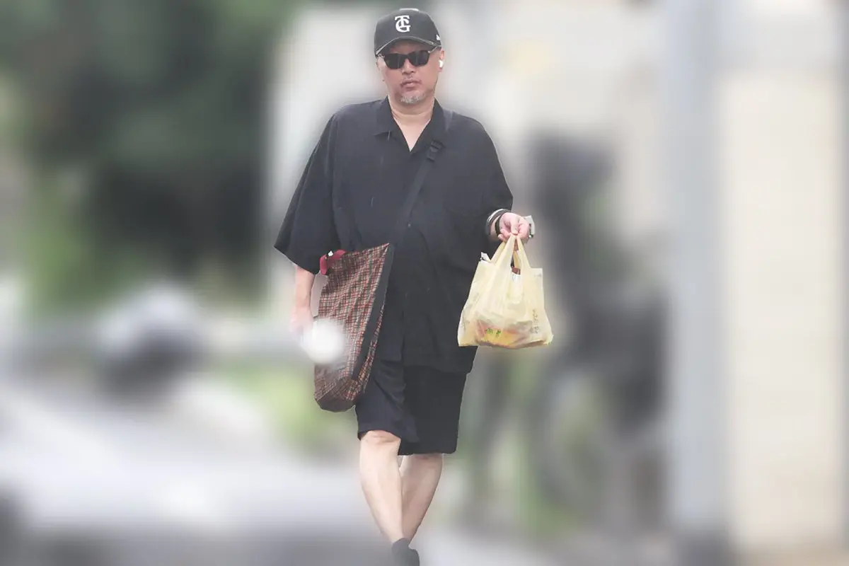 《浅黒マッチョに激変》スピードワゴン小沢一敬が慶應大生になっていた！　自粛生活1年半の“中身”