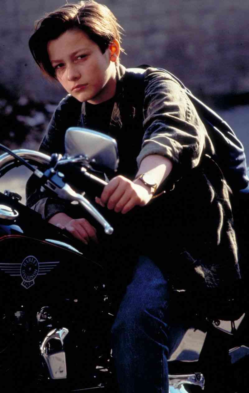 “ノーヘル”でナンバーもなく…原付バイクを運転の14歳男子中学生 職務質問から逃走図って衝突事故起こしケガ