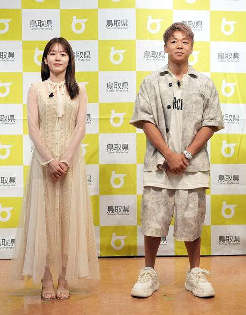 武尊＆川口葵が結婚後初２ショット「まさか結婚式より先にここで」ケーキ入刀と「あーん」も - 芸能 : 日刊スポーツ