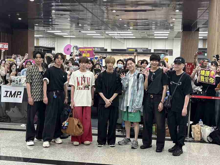 日本新生代人氣男團 IMP. 抵達松山機場！首度在台開唱就衝台北小巨蛋 - MeMeOn 迷迷音