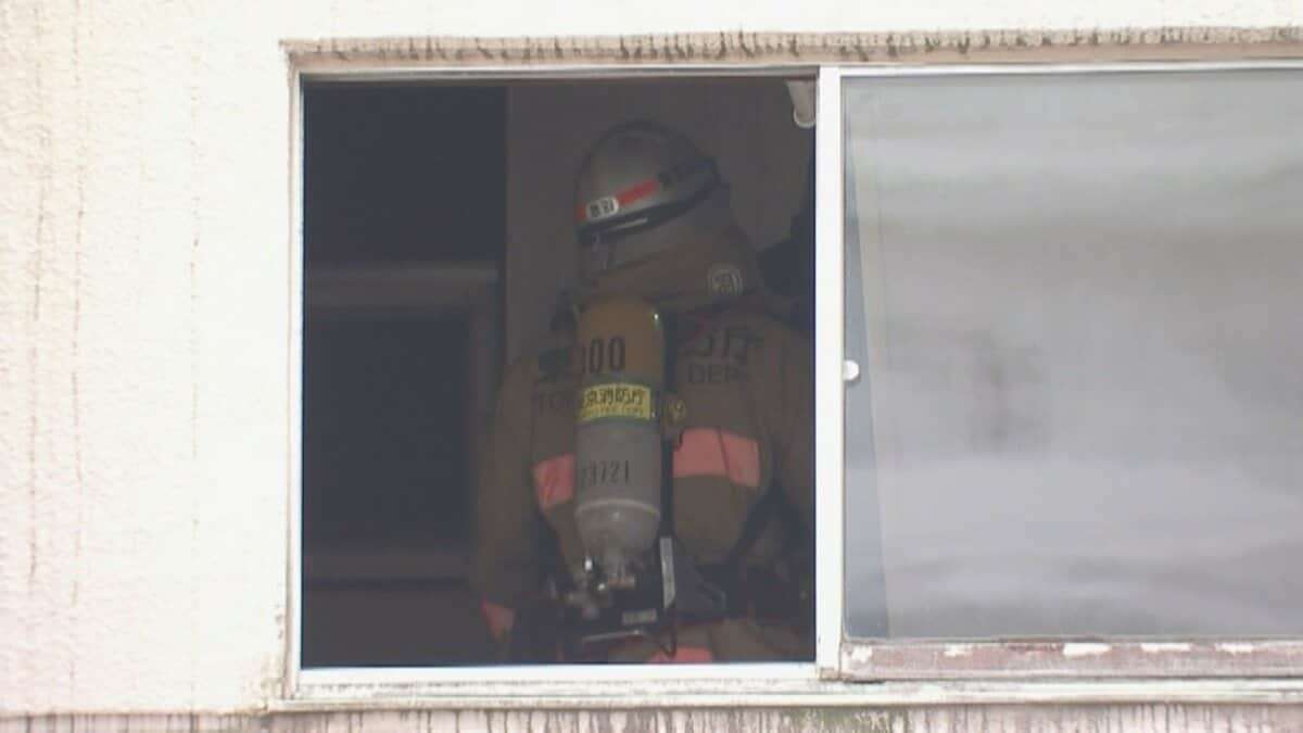 タレント・林家ペーさんと林家パー子さんが住む部屋で火事　東京・北区のマンションが現在も延焼中　けが人なし