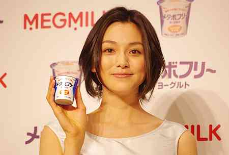 人気絶頂時に〝18歳差〟婚で芸能活動一時休止…50歳〝癒やし系女優〟の近影に反響「久しぶりだけど今も素敵」「肌美しすぎる」