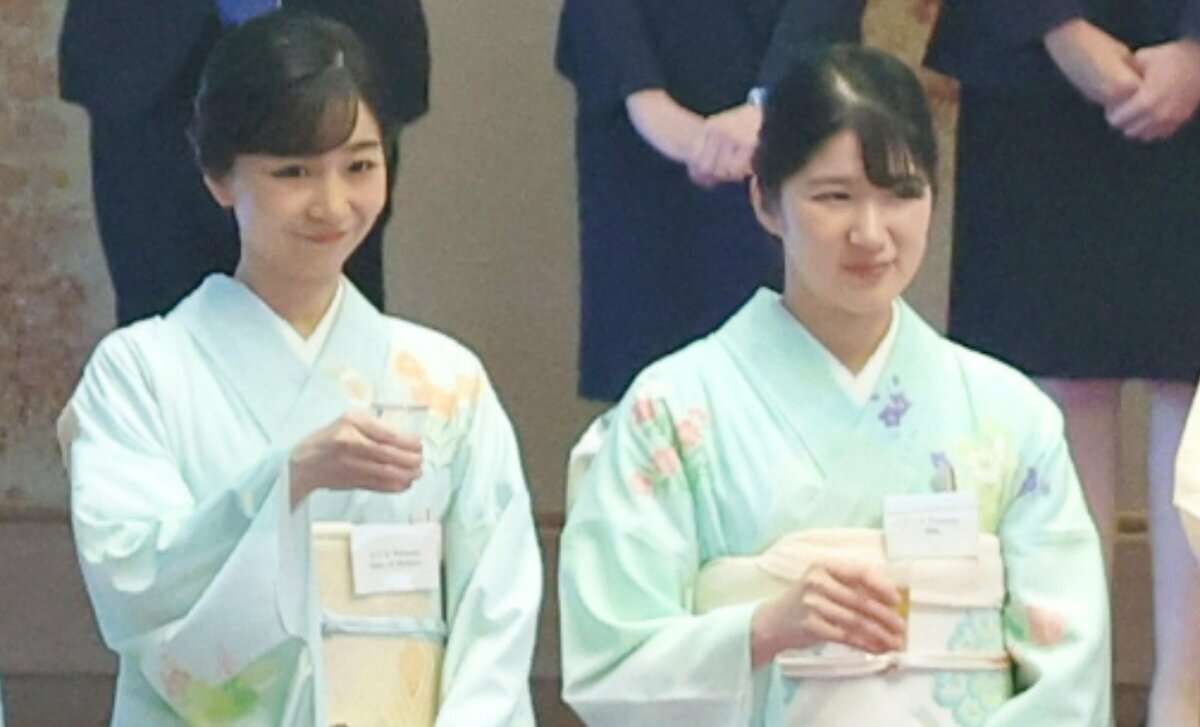 プリンセスお2人の「夏振袖」にプロも感激　愛子さまは雅子さまと同じ「絽」の京友禅　佳子さまはくっきりシャープな輪郭で（AERA DIGITAL） - Yahoo!ニュース
