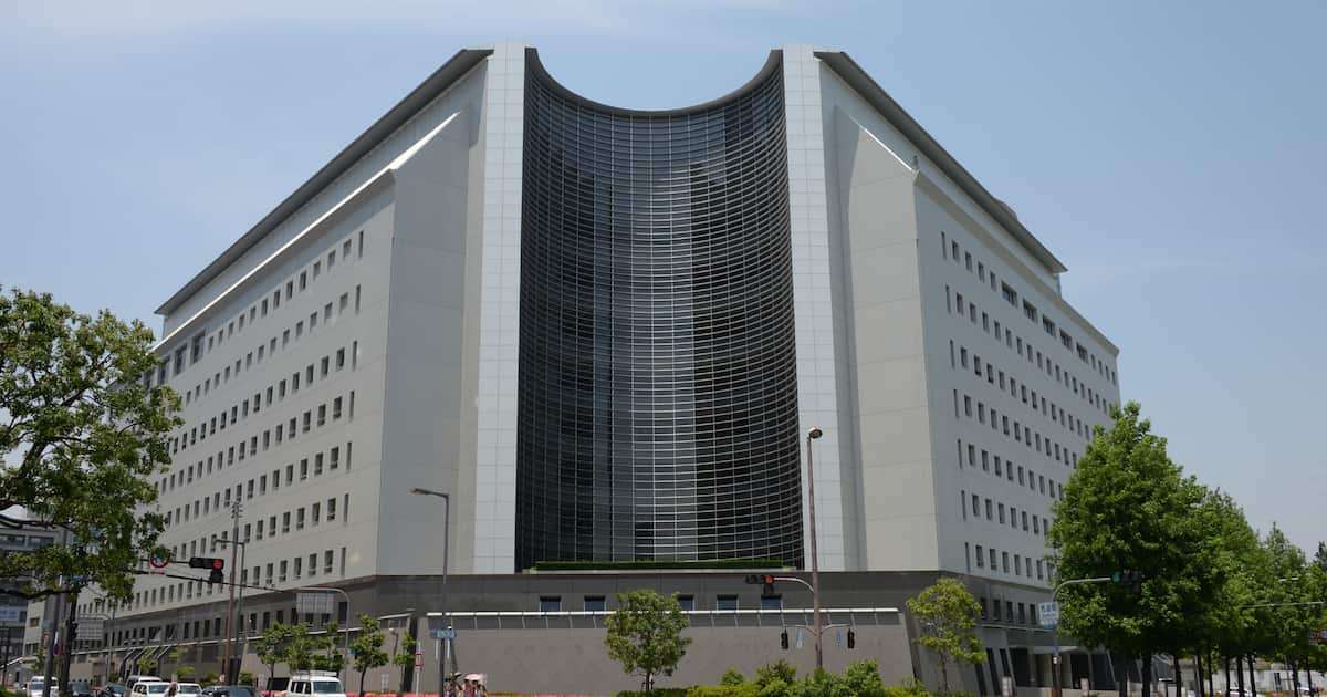 「立場を利用した」勤務先の小学校で着替え中の男子児童を盗撮、容疑で26歳教諭を逮捕 - 産経ニュース