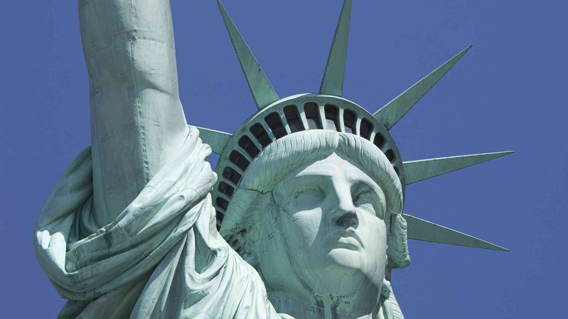 悠仁さま「成年式」で改めて浮かぶ昼食会や伊勢参拝など「宮家の跡取り」と皇嗣の子という二重性（坂東太郎） - エキスパート - Yahoo!ニュース