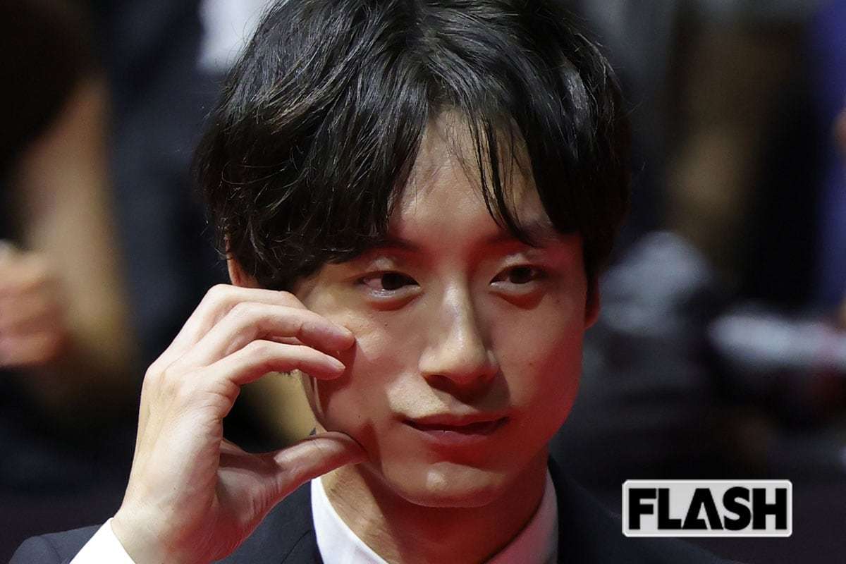 【永野芽郁と三角関係】坂口健太郎　ド派手短パンメガネ姿も“骨くっきり”の激やせ具合に広がる心配 | Smart FLASH/スマフラ[光文社週刊誌]