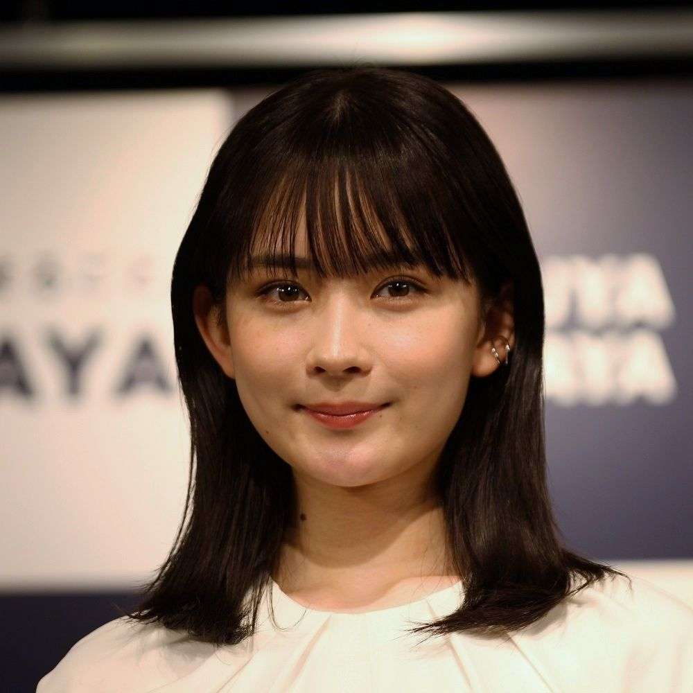 悠仁さまの成年を祝う昼食会での石破首相の乾杯マナーが物議、専門家も「口をつけるのが早すぎた」