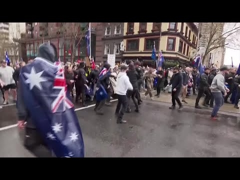 オーストラリア各地で反移民大規模デモ、政府は「ネオナチが組織」と非難