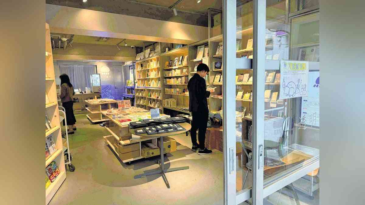 店員がいない「無人書店」続々、人の目気にせずじっくり吟味…コスト削減しながら「２４時間営業」も : 読売新聞