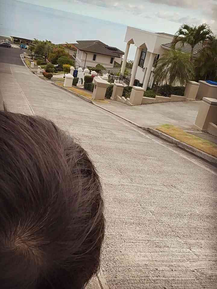 浜崎あゆみ、ハワイの実家に“弾丸帰省”！母とのハグショット&愛息子のムービー公開「可愛いお声」