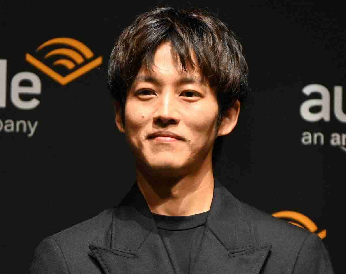 松坂桃李　愛されているなと思う先輩俳優　小栗旬が小馬鹿にするけど「そこにはリスペクトと信頼がある」（スポニチアネックス） - Yahoo!ニュース