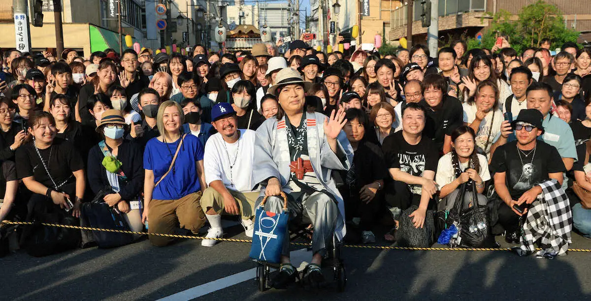 真矢　脳腫瘍公表後、初の公の場　「真矢」コールの中、車椅子で…「この通り元気、必ず復活するんで」