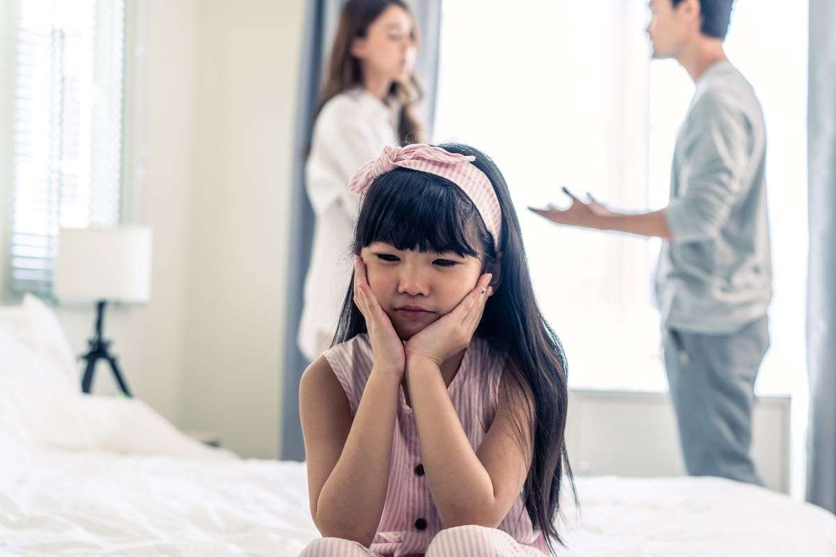 「自分には価値がないと思う子供に育つ」無表情で夫婦ゲンカを眺める5歳児「面前DV」が子供に与えるヤバすぎる影響【専門家警告】