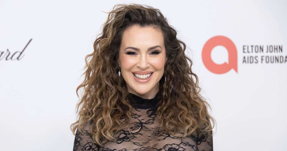 豊胸インプラントの除去手術、米俳優が写真で投稿「性的対象になった体を手放します」 | ハフポスト WORLD
