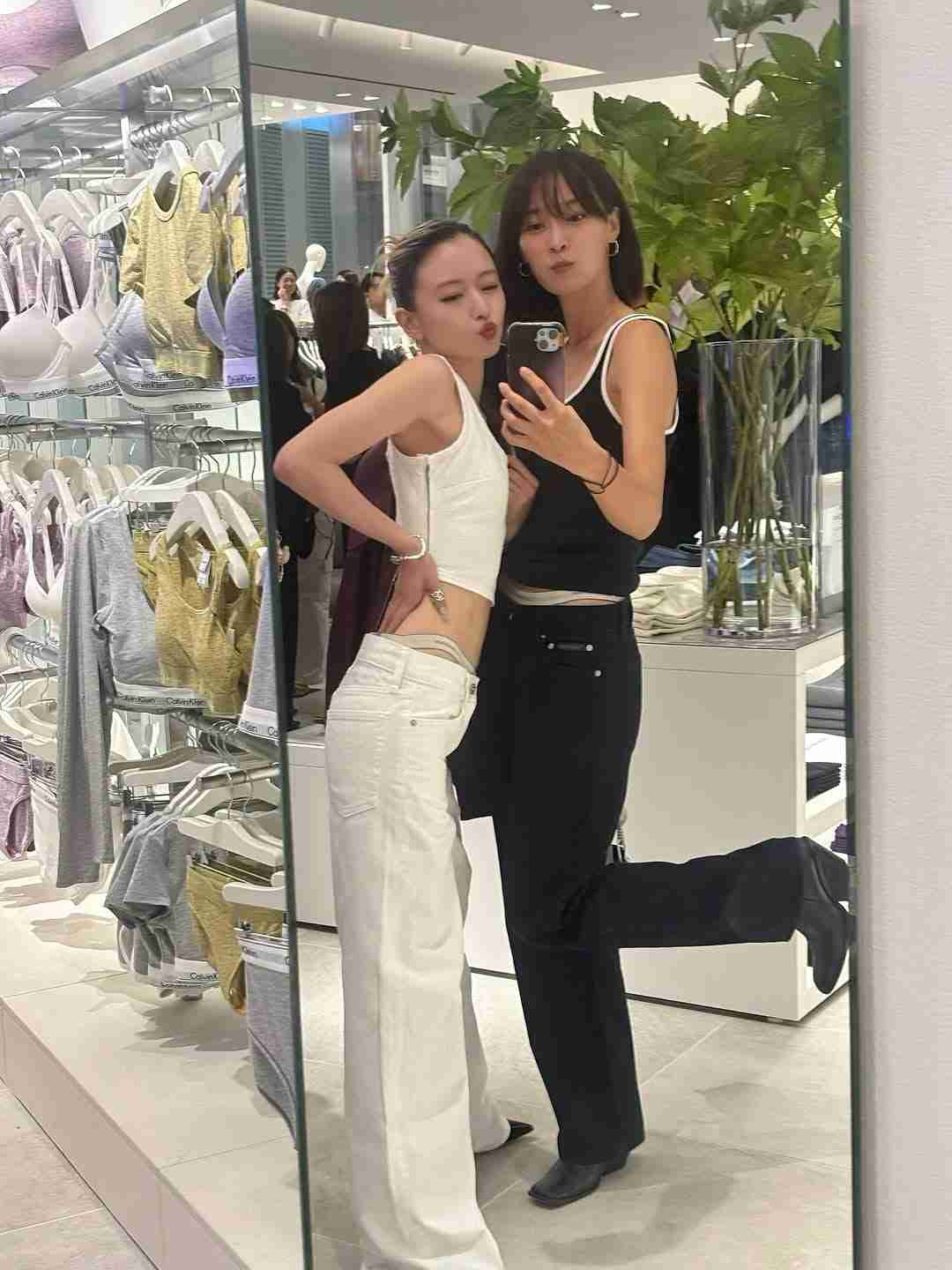 山本舞香も実践　K-POP中心に広がる“下着見せコーデ”に分かれる賛否「さすがに下品」現地で指摘の声も