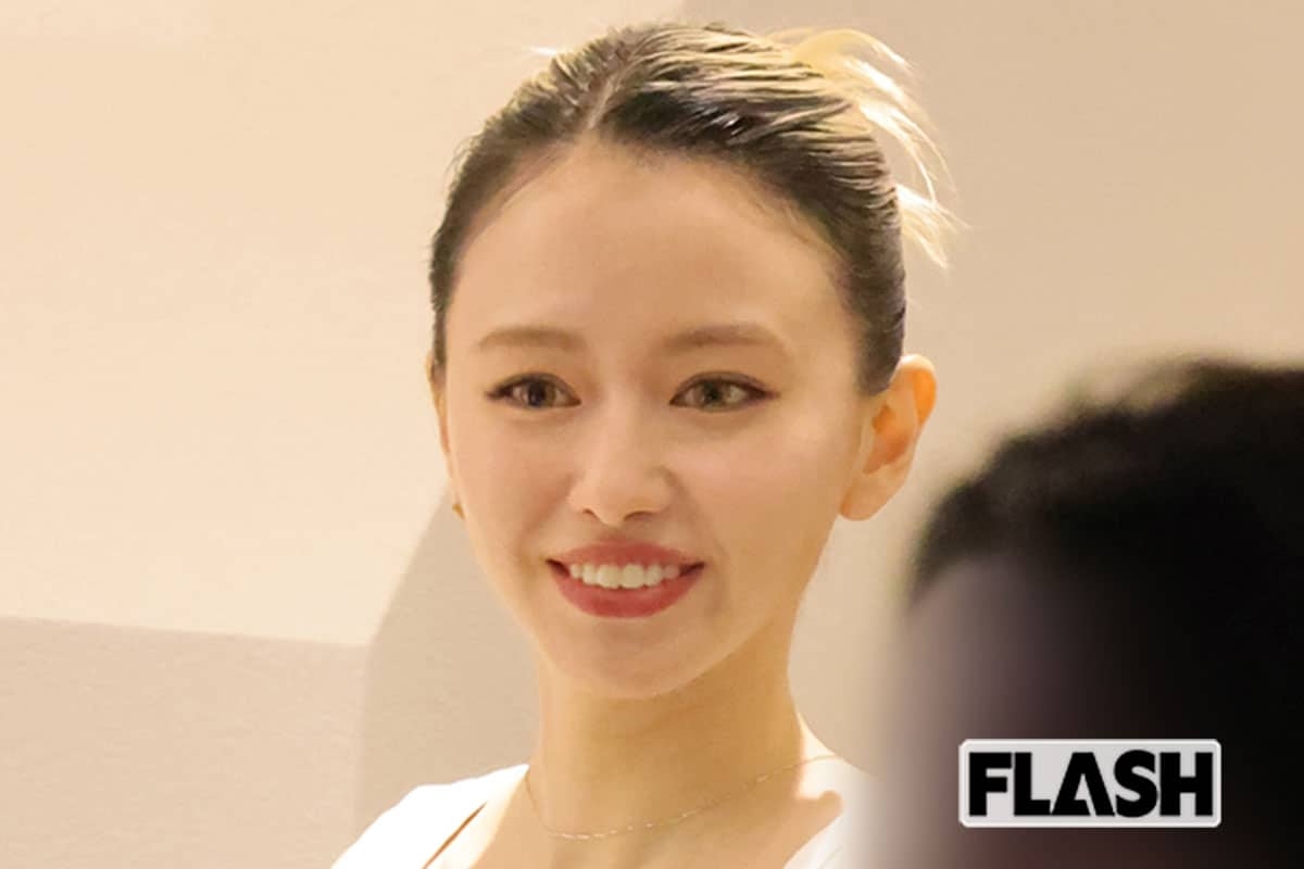 山本舞香も実践　K-POP中心に広がる“下着見せコーデ”に分かれる賛否「さすがに下品」現地で指摘の声も | Smart FLASH/スマフラ[光文社週刊誌]