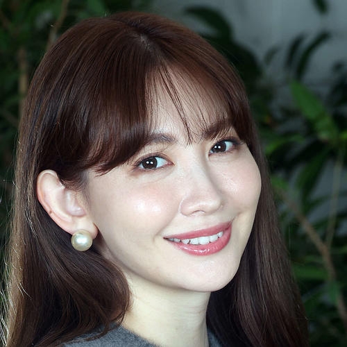 小嶋陽菜「色気ダダ漏れ」デコルテ大胆露出ランジェリー姿でケーキペロッ「可愛いの最前線」 - 芸能 : 日刊スポーツ