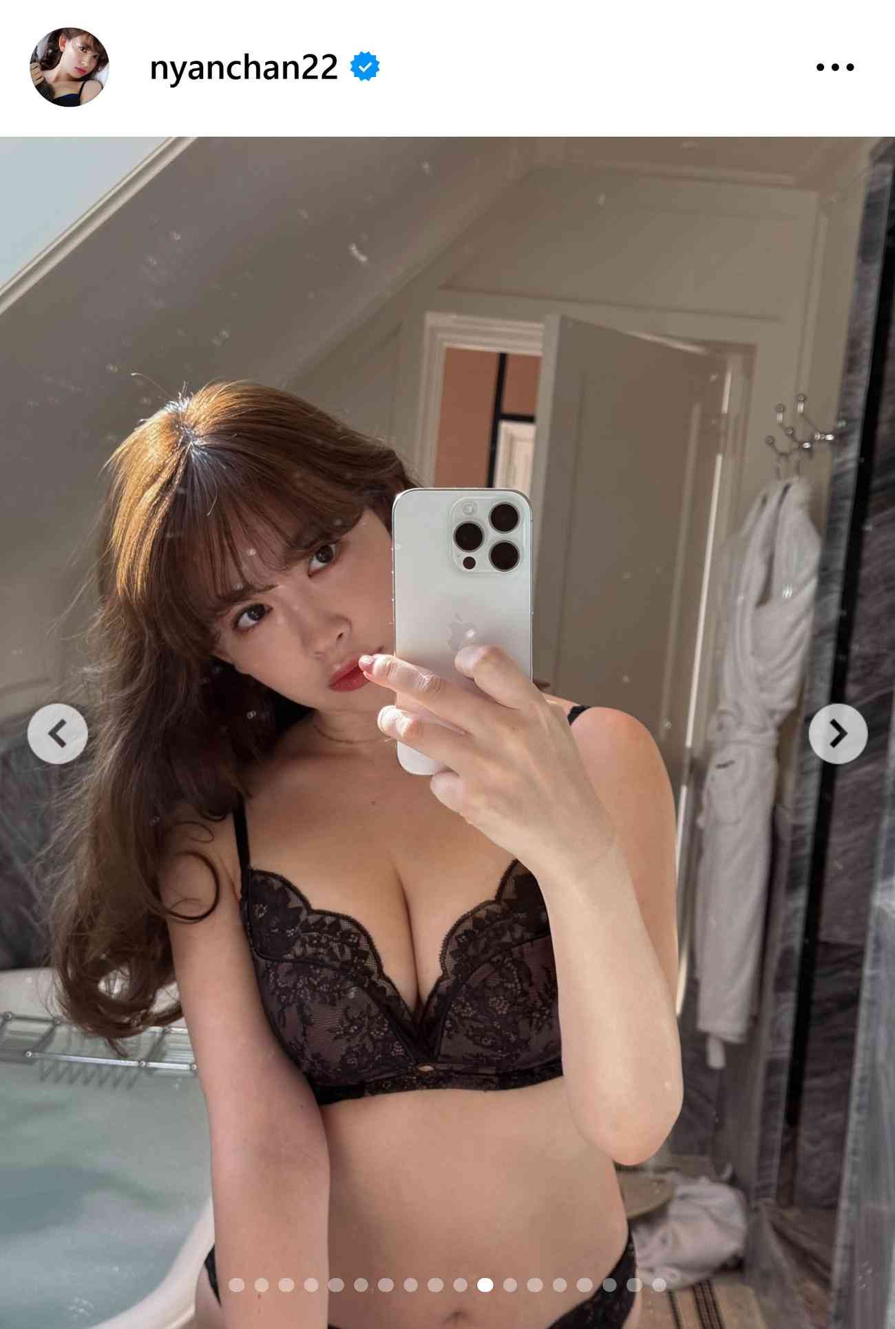 小嶋陽菜「色気ダダ漏れ」デコルテ大胆露出ランジェリー姿でケーキペロッ「可愛いの最前線」