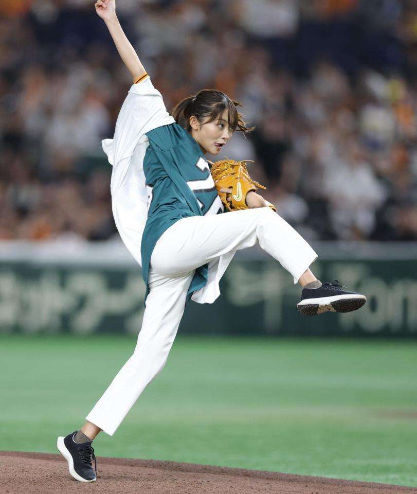 巨人戦　日テレ新人女子アナの速球に球場どよめく　躍動感あふれる豪快フォームに解説者もうなる「経験者だけありますね」