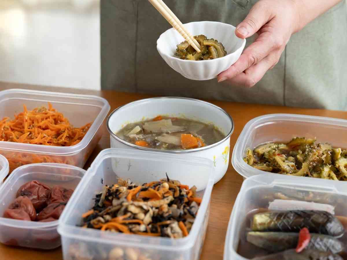 「玄関前に置かれた煮物」にもイライラ……。実母の“親切心”に振り回される42歳女性の憂鬱 [人間関係] All About