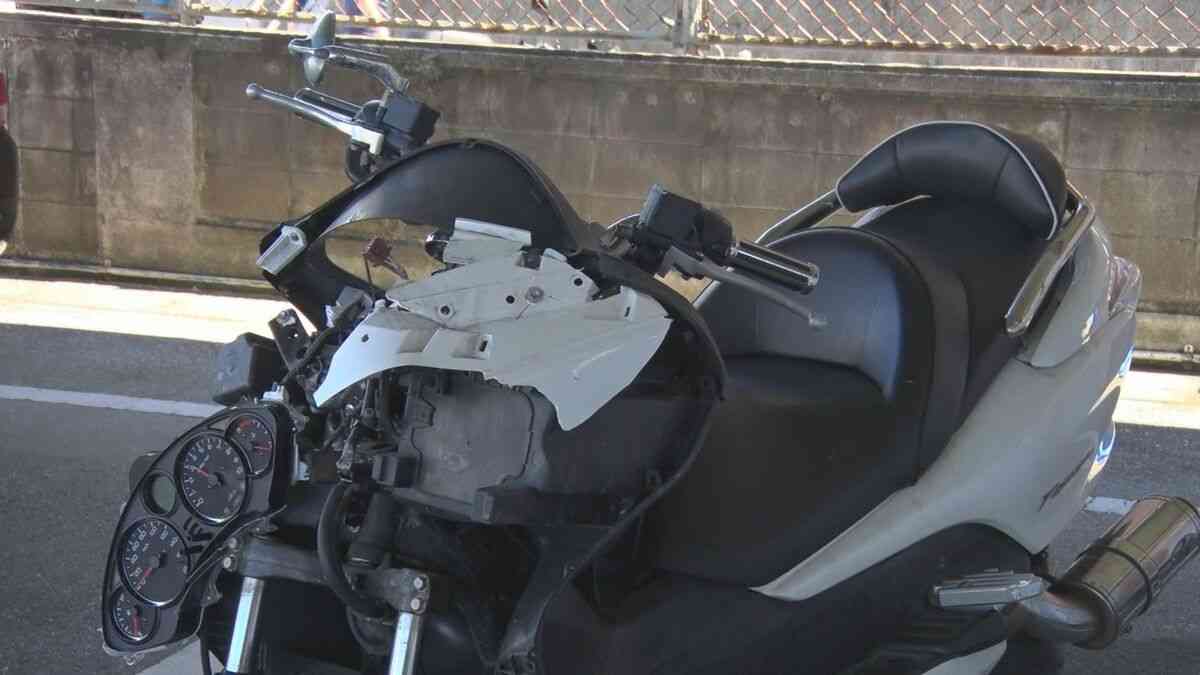【写真】オートバイが電柱に衝突し男子高校生が死亡　後続車の運転手「バイクが電柱に向かっていった」　警察が事故原因調べる | 沖縄のニュース｜RBC 琉球放送