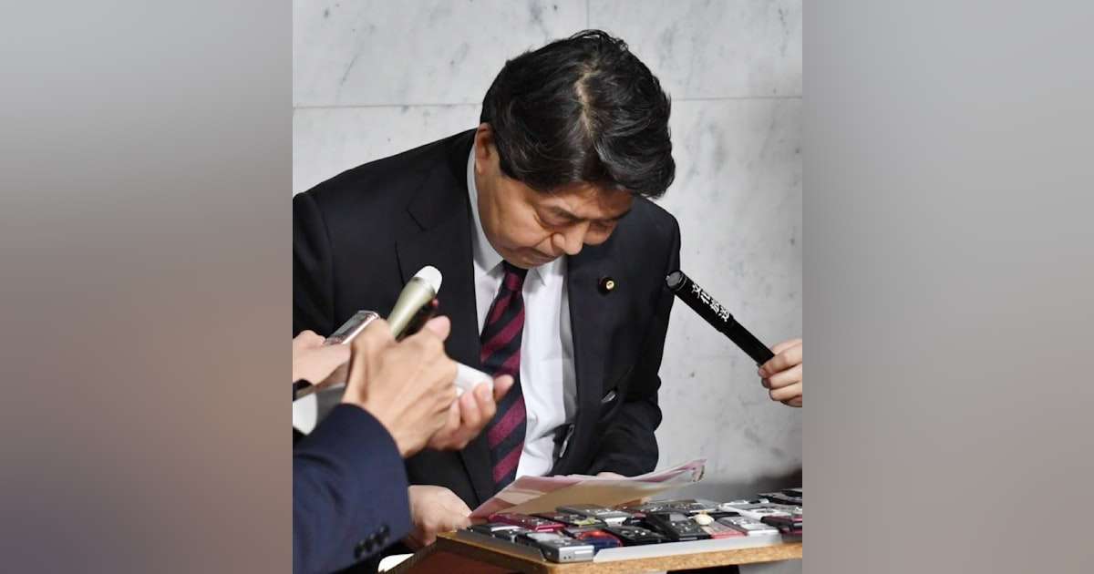 「混乱招いた」　林文科相、ヨガ通い報道で謝罪 - 日本経済新聞