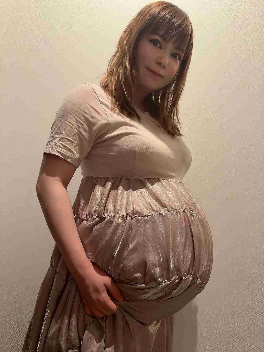 【中川翔子】　双子妊娠中の「つらさ」告白　「左向きで寝ると腰が痛くなるし　右向くとおなかくるしい　あおむけはむり　どうしろと」　寝るのも座るのも大変な日々