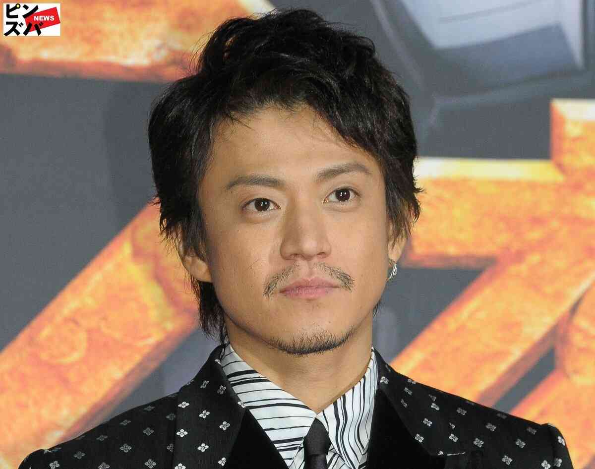 小栗旬、Netflixドラマ共演のハン・ヒョジュとの“距離が近すぎる”と心配の声　見つめ合ったりハートを作ったりイチャイチャ｜概要｜ニュース｜ピンズバNEWS