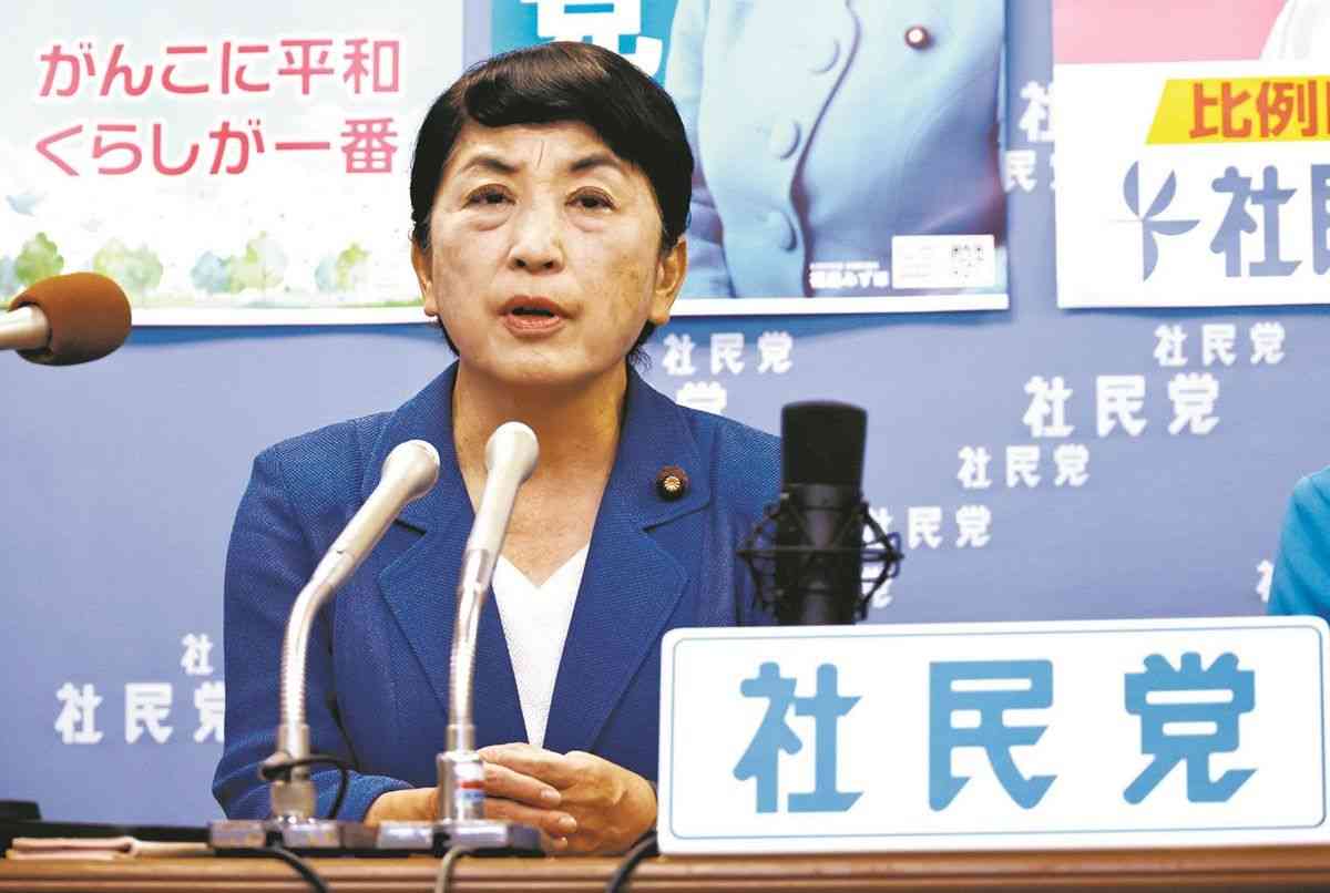 残り1カ月の石破首相に「やりたいことガンガンやって！」　社民・福島瑞穂党首「最後っ屁で戦後80年談話を」：東京新聞デジタル
