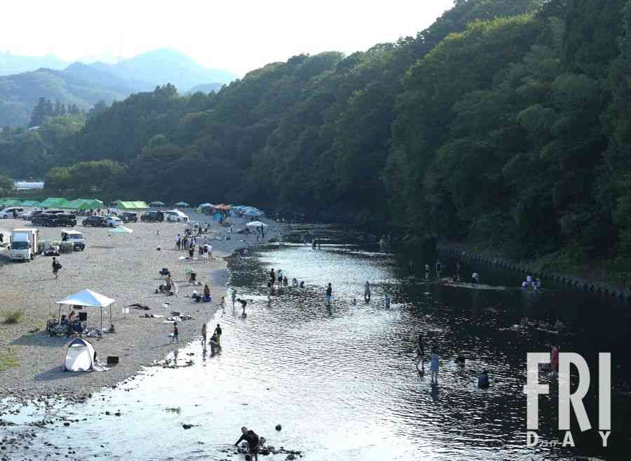 【秋川流域現場ルポ】「迷惑客の9割が外国人」ゴミ、騒音、花火…迷惑行為が続出する東京・河川敷のBBQ会場
