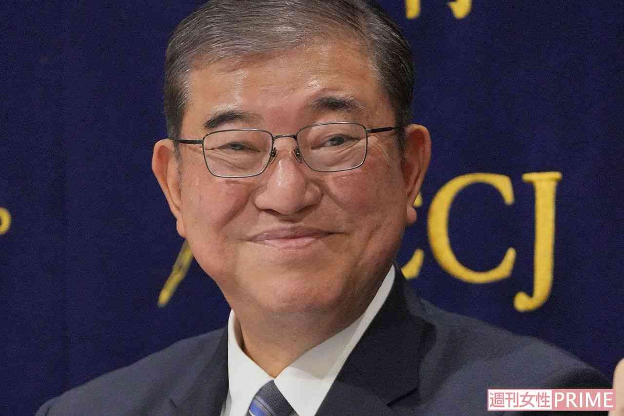 石破茂首相、悠仁さまの成年を祝う昼食会での乾杯マナーが物議、“主役”無視の作法に専門家も「口をつけるのが早すぎた」 | 週刊女性PRIME