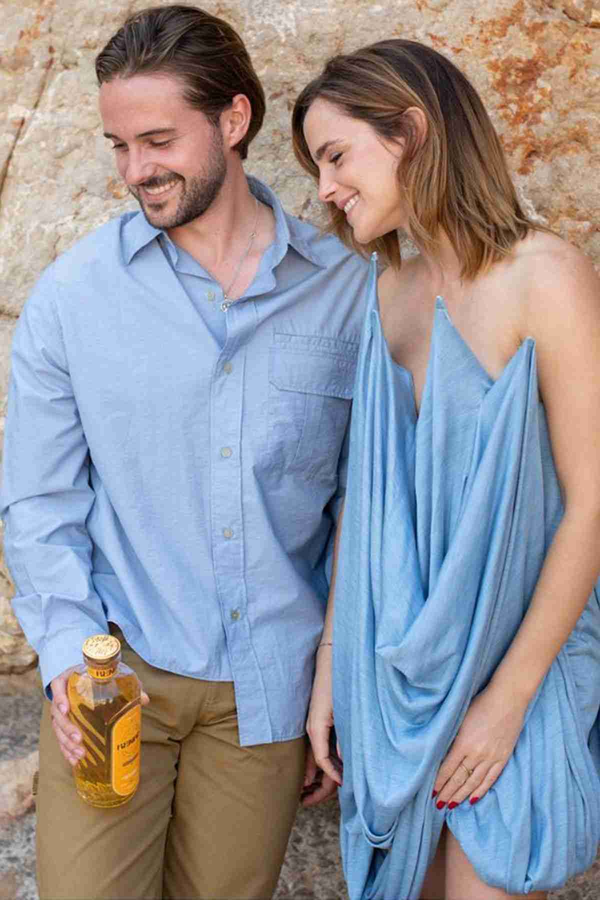 エマ・ワトソン、なぜかビキニ&透けドレスでハイキングへ「ファッションセンスなし」「謎コーデすぎる」SNS騒然