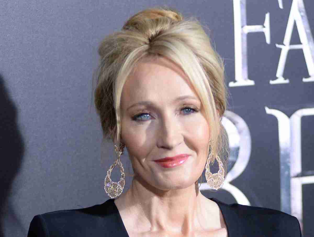 反トランス発言のJ・K・ローリング、「意見が違っても愛したい」と歩み寄りを見せたエマ・ワトソンに冷や水　パロディ動画を称賛 - セレブ＆ゴシップ - ニュース ｜クランクイン！