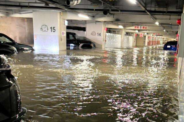 被害受けた車は約300台か…記録的な大雨で水没した駅前の地下駐車場 排水作業は16日午後にも完了の見通し