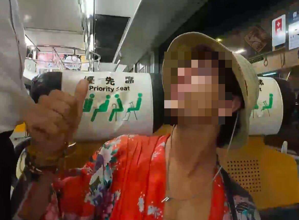 電車内で乗客突き飛ばし、カラオケ店に花火向け大騒ぎ　外国人の動画配信に批判、JR九州「迷惑行為は止めて」