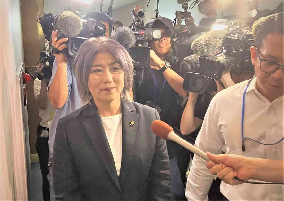「通路はあけて…」「あけたら答えるのか！」不信任可決の伊東市・田久保市長に記者団殺到（産経新聞） - Yahoo!ニュース