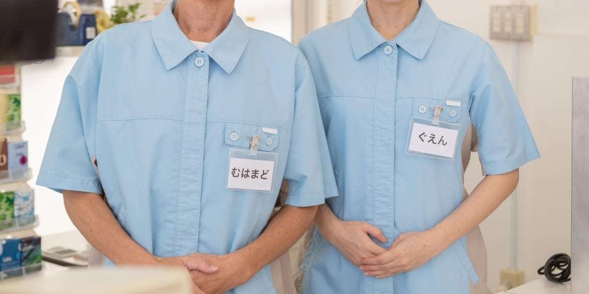 コンビニの日本人店員が「外国人の名札」を着けたら…客の態度に劇的変化
