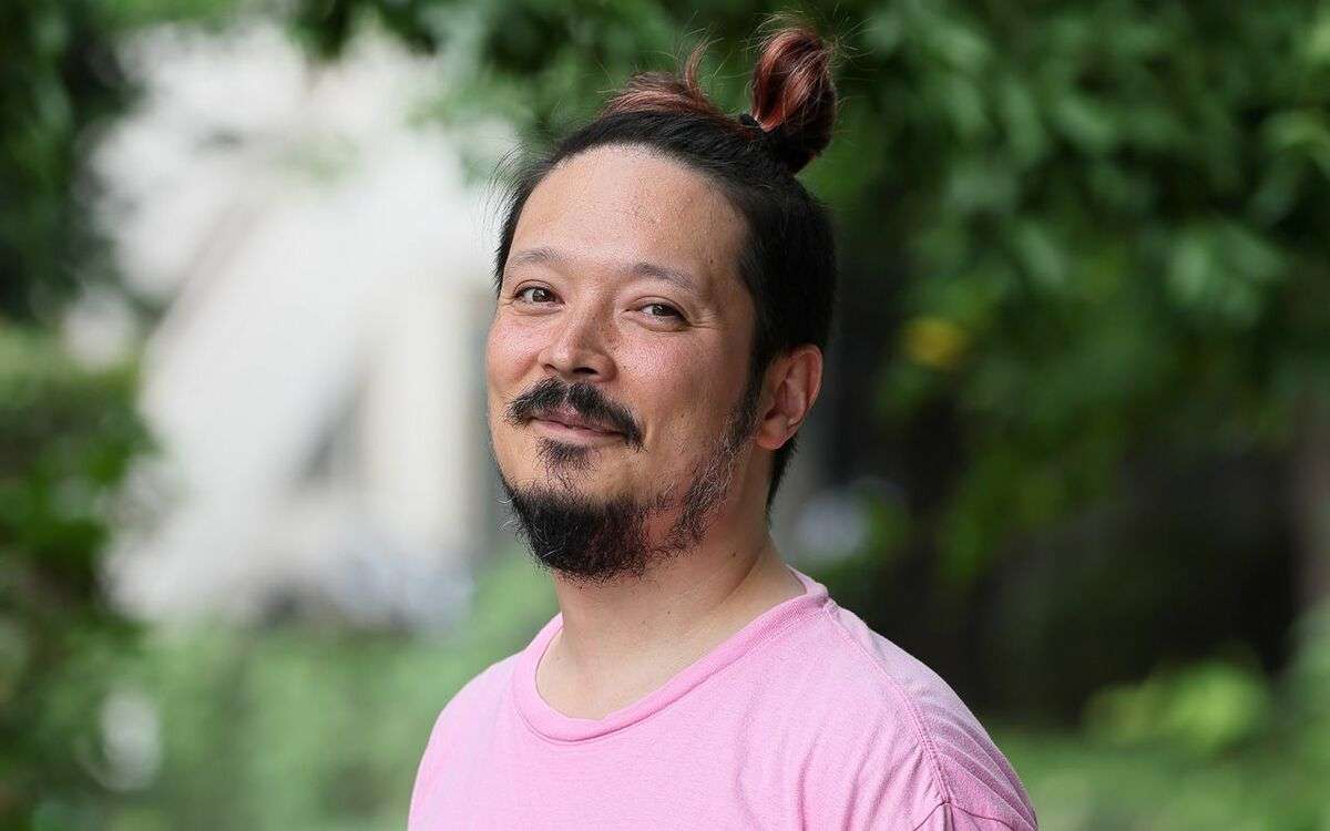 「Tシャツの裾をインする」のはダサい？ ダサくない？ 若者たちが先輩世代のファッションに“逆張り”する理由 | 文春オンライン