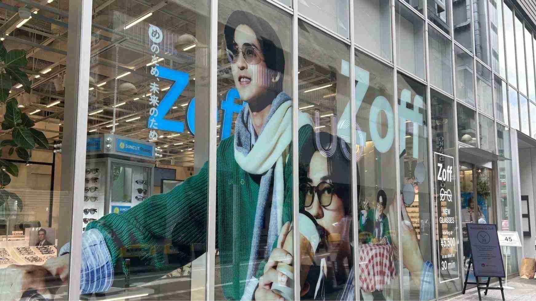 〈SnowMan目黒蓮の驚くべき経済効果〉新規出店ゼロでも売上2割増のZoff…“推し活”消費の最前線