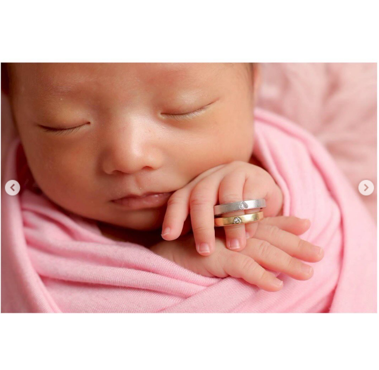 辻希美、夫と第5子次女との新生児写真を公開「5人産んだ人とは思えない！」「なんであんなに可愛いんや」