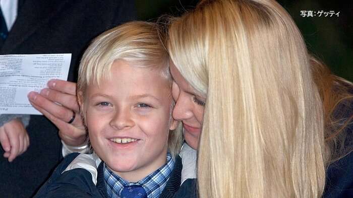 皇太子妃の長男「リトル・マリウス」の転落「愛すべき象徴が今や犯罪の象徴」ノルウェー王室を揺るがす32件起訴の衝撃