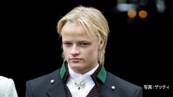 皇太子妃の長男「リトル・マリウス」の転落「愛すべき象徴が今や犯罪の象徴」ノルウェー王室を揺るがす32件起訴の衝撃 FNNロンドン支局長　髙島泰明｜FNNプライムオンライン