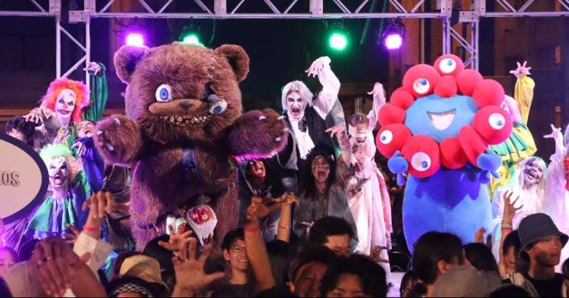 万博、ミャクミャク＆ゾンビがダンスで”超熱狂”　USJ×万博初本格コラボ　一日限りの『ハロウィーン・ホラー・ナイト』  | ORICON NEWS