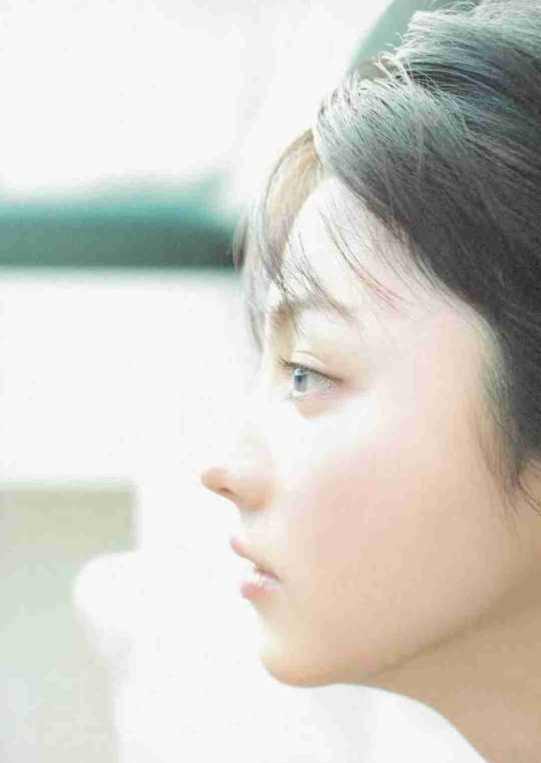 横顔の綺麗な有名人を貼るトピ