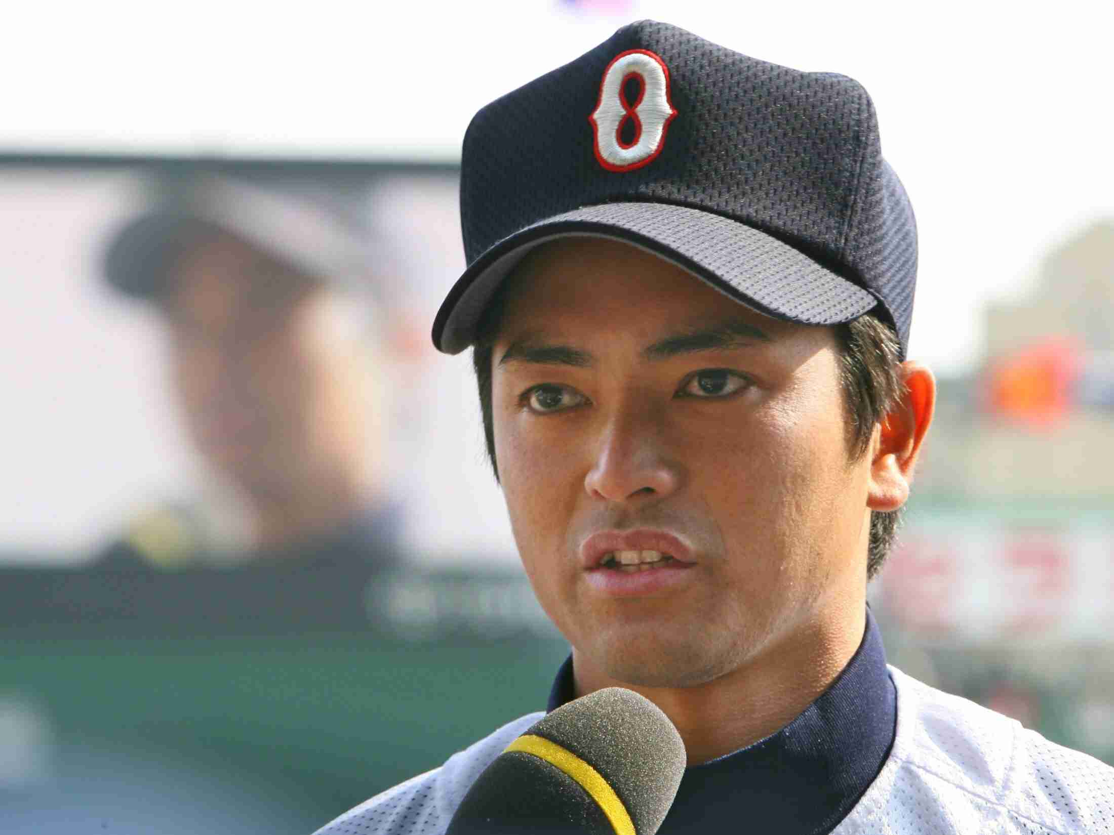 「野球だけじゃ、ダメなんです」当時25歳の比嘉公也監督は“部内暴力”で揺れた沖縄尚学をどう変えたのか？ 球児の心をつないだ52冊のノート（Number Web） - Yahoo!ニュース