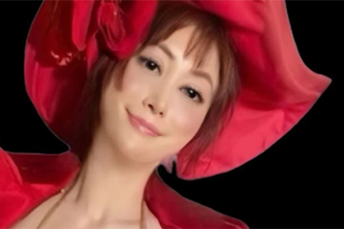 叶姉妹、セレブで流行中の「ブラレット姿」公開で視線集まる“美腹筋”に「トレーニング週何回？」SNS騒然 | Smart FLASH/スマフラ[光文社週刊誌]