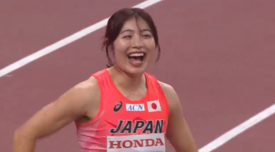 【世界陸上】日本一100m美女、鍛えた太腿と美腹筋のマッスルポーズ！なかやまきんに君との交流が話題に