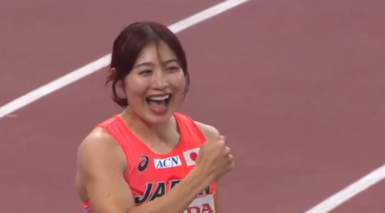 【世界陸上】日本一100m美女、鍛えた太腿と美腹筋のマッスルポーズ！なかやまきんに君との交流が話題に