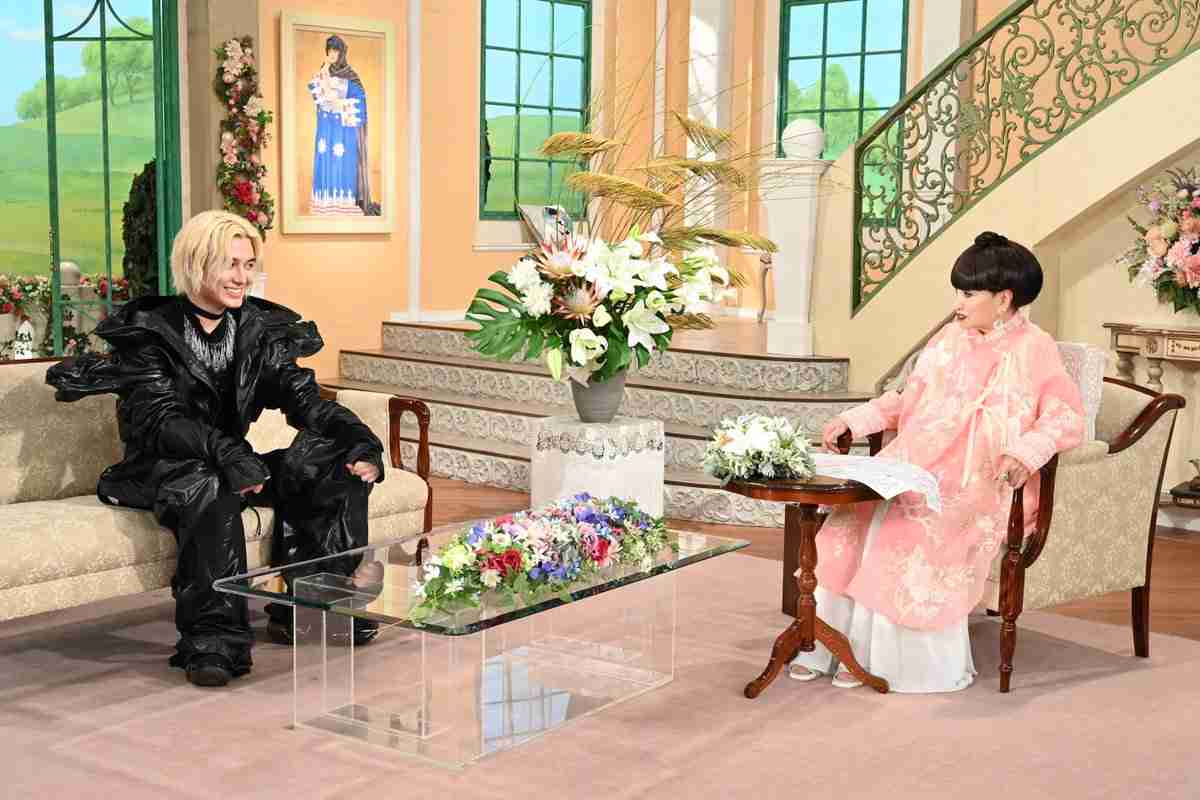 藤井風「ワンちゃんイメージ」垂れ耳ド派手衣装で登場　黒柳徹子が大興奮「すごい、すごい！」連呼