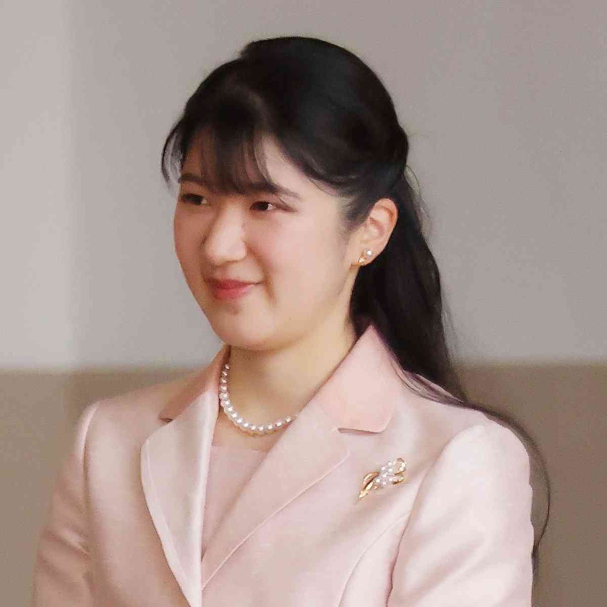 愛子さま　日赤退勤は20時過ぎ、週末は地方ご公務…両陛下も心配される“無休のハードワーク”ぶり（女性自身） - Yahoo!ニュース